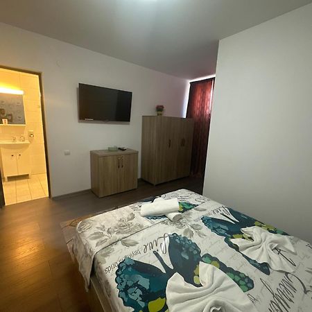 Отель Casa Clau Оршова Экстерьер фото
