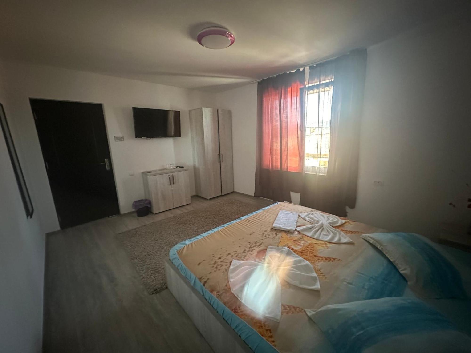 Отель Casa Clau Оршова Экстерьер фото