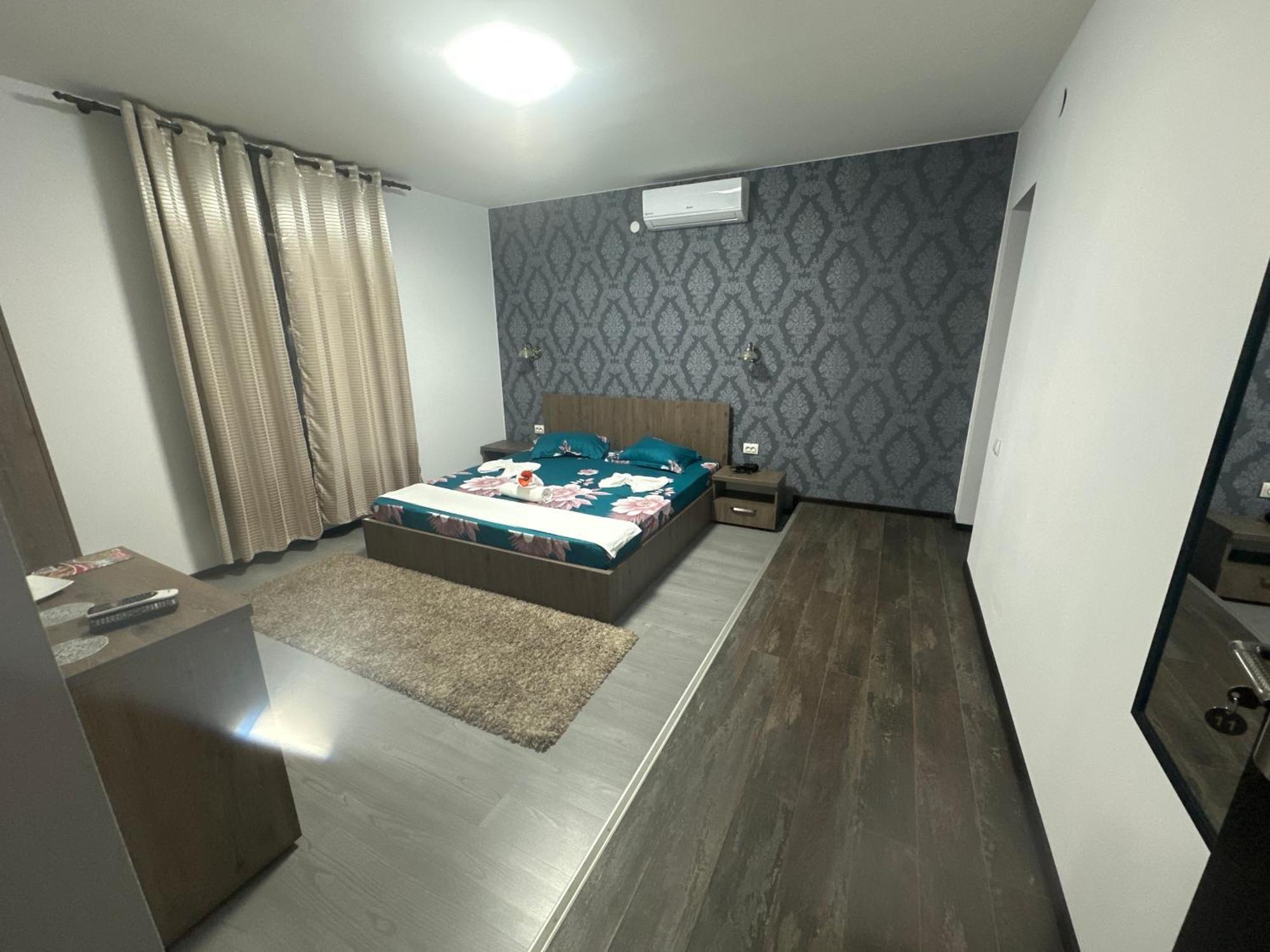 Отель Casa Clau Оршова Экстерьер фото