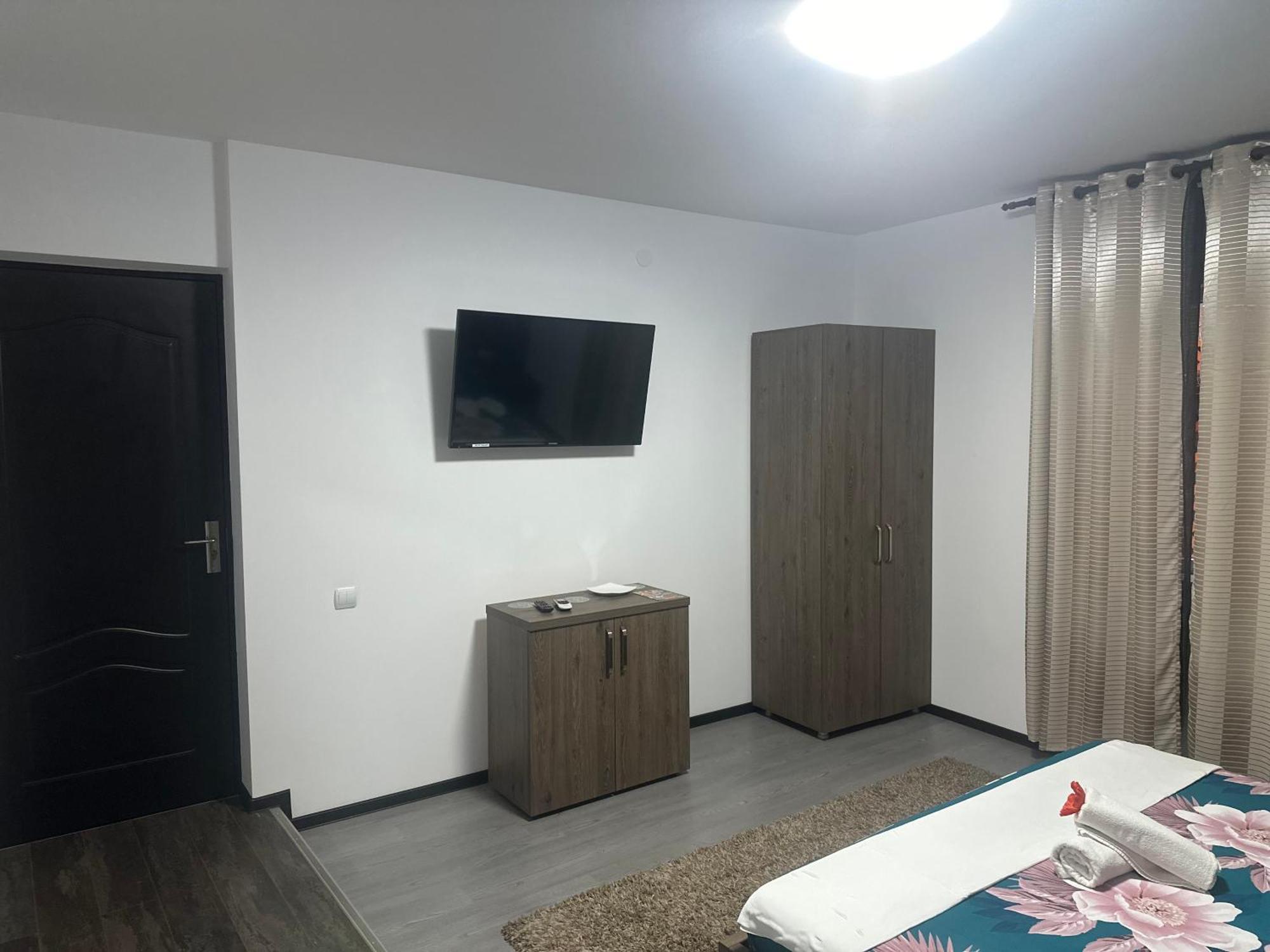 Отель Casa Clau Оршова Экстерьер фото