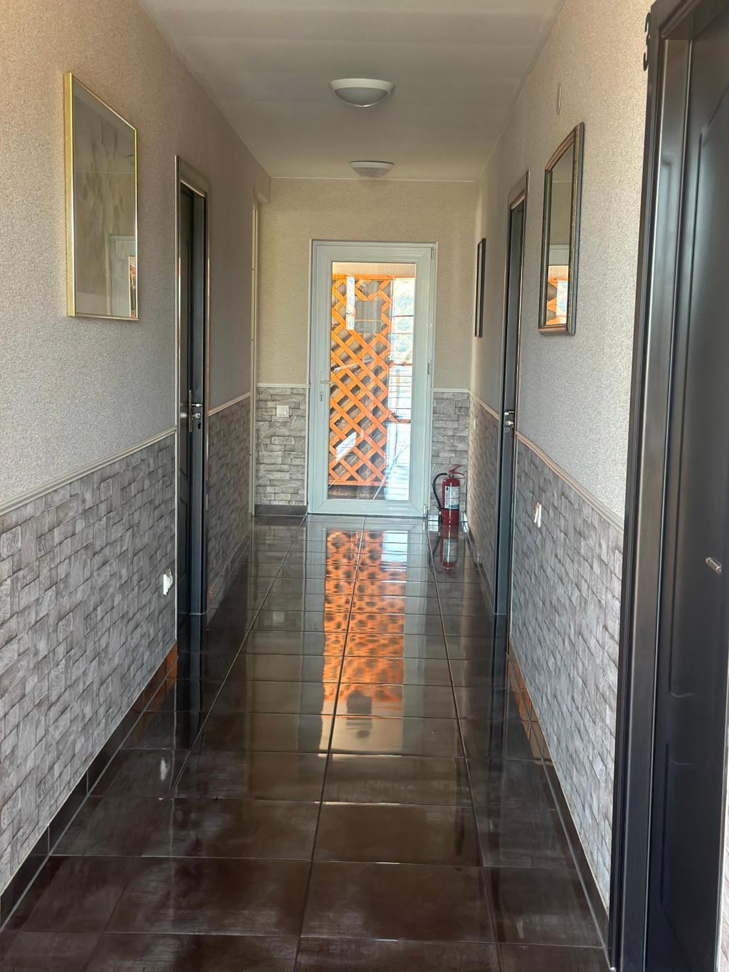 Отель Casa Clau Оршова Экстерьер фото